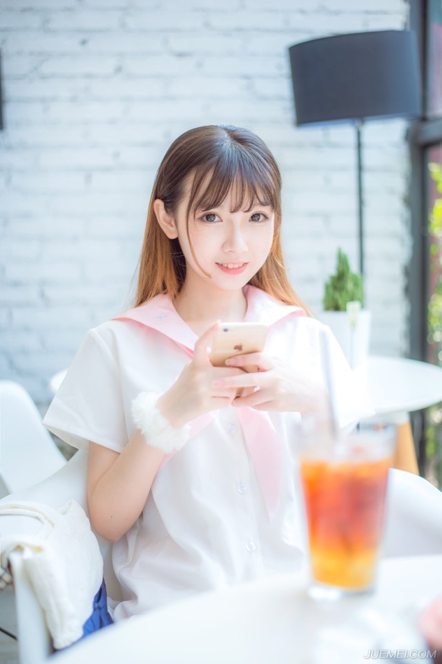 如果你不能飞，那就奔跑;如果不能奔跑，那就行走;如果不能行走，那就爬行;但无论你做什么，都要保持前行的方向。